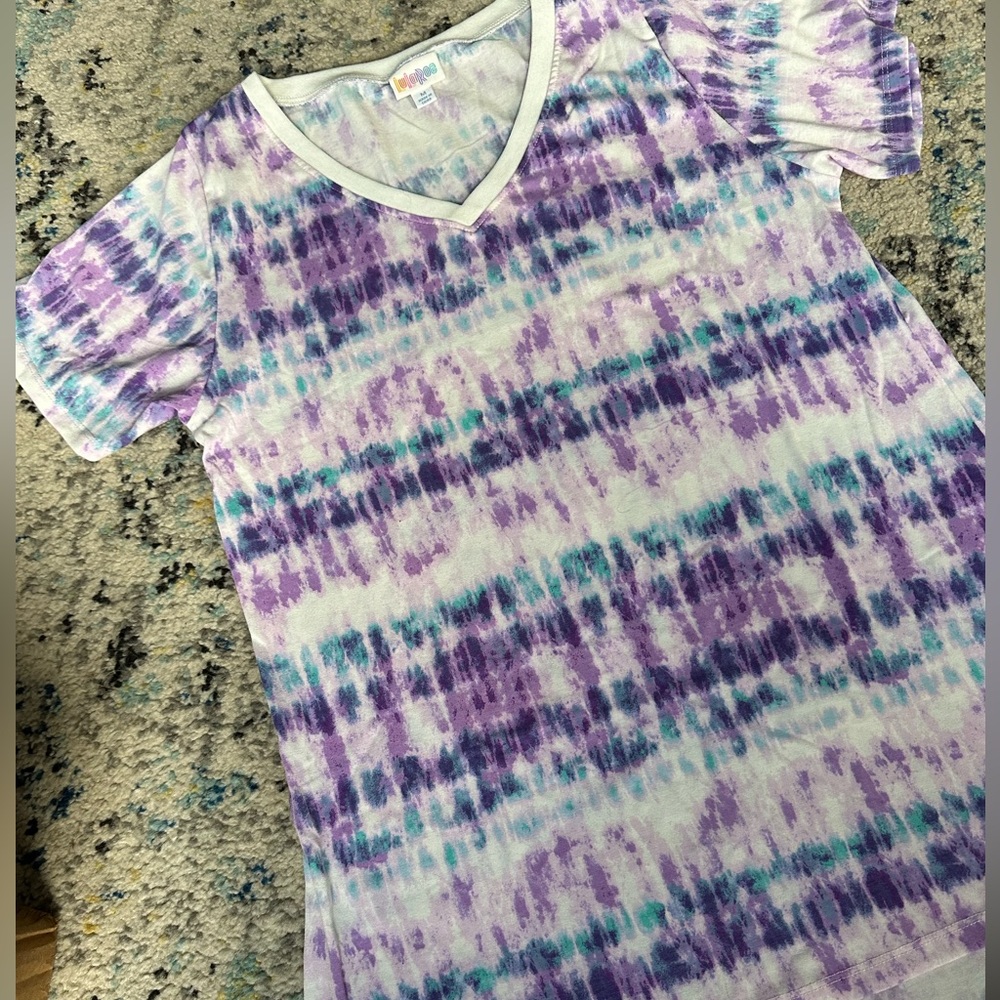 LuLaRoe Purple/Blue Tie Dye V Neck‎